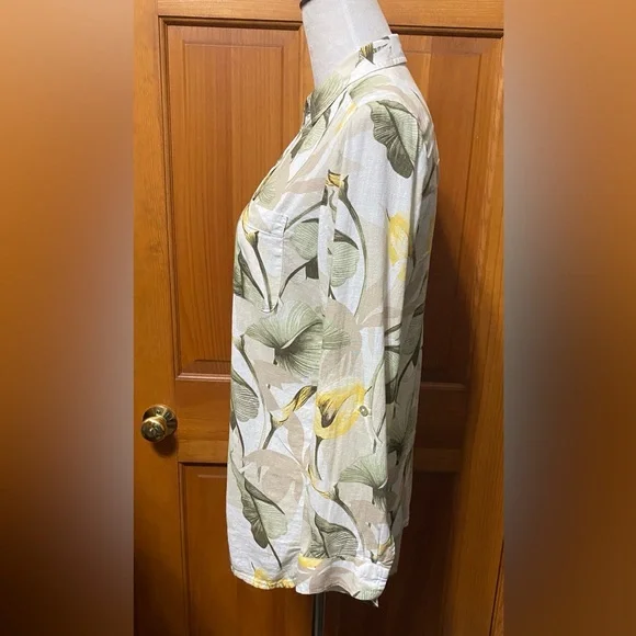 Chico’s Floral Print Button-Up Blouse - Picture 3 of 5